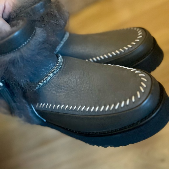 UGG Fluff Punk short boot | size 6 | Black Olive - Picture 6 of 7